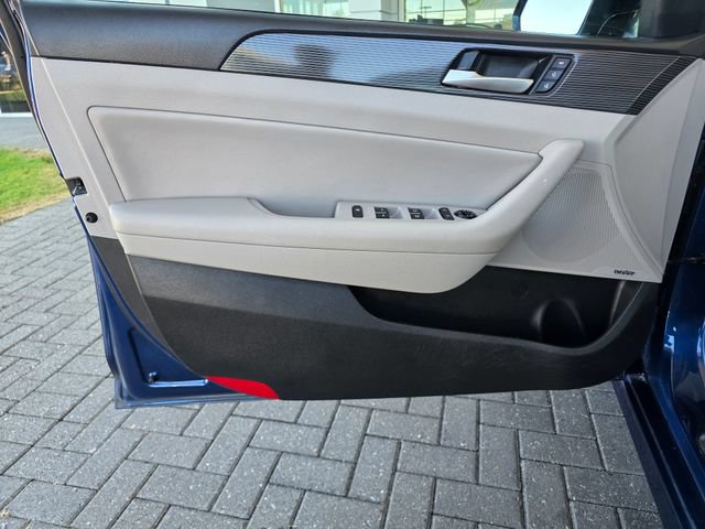 Used 2019 Hyundai Sonata Limited w/ Ultimate Package 04 FWD image 21