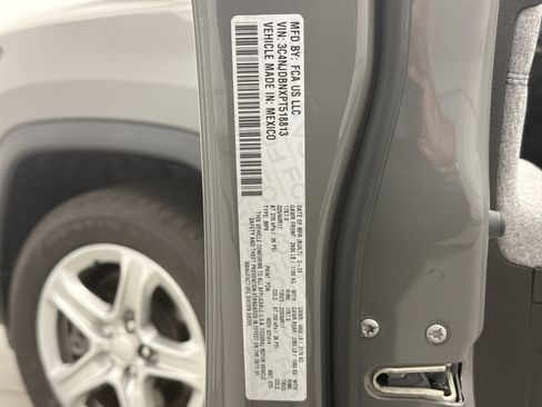 Used 2023 Jeep Compass Latitude AWD/4WD image 22