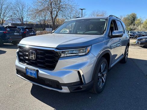New 2025 Honda Pilot Touring image 8