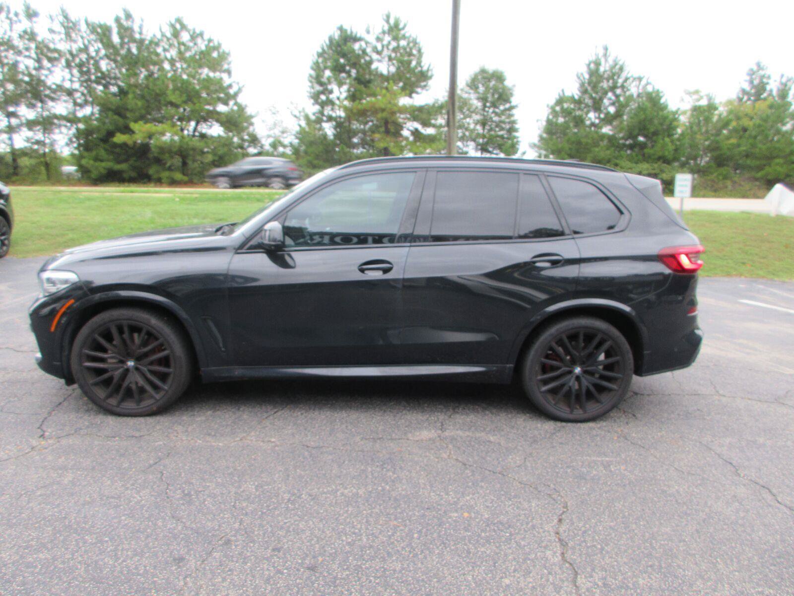 Used 2022 BMW X5 xDrive40i w/ M Sport Package AWD/4WD image 8