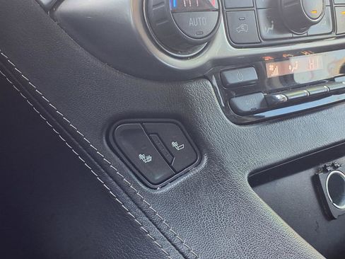 Used 2019 Chevrolet Suburban LT w/ Luxury Package image 5