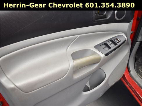 Used 2012 Toyota Tacoma PreRunner image 11