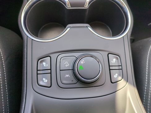 Used 2023 GMC Terrain SLE w/ Driver Convenience Package image 21