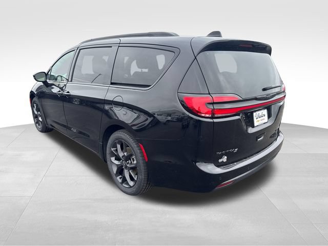 Used 2025 Chrysler Pacifica Limited FWD image 3