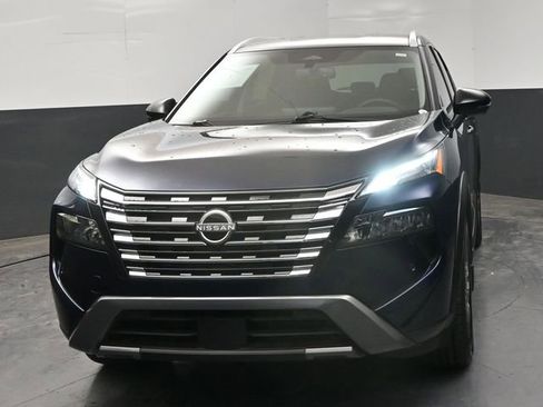 Used 2025 Nissan Rogue SL image 3