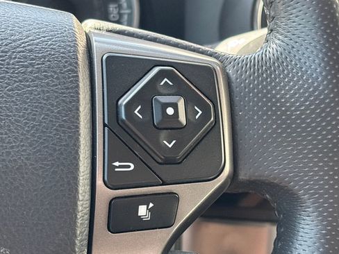 Used 2016 Toyota Tacoma SR5 w/ Towing Package image 17