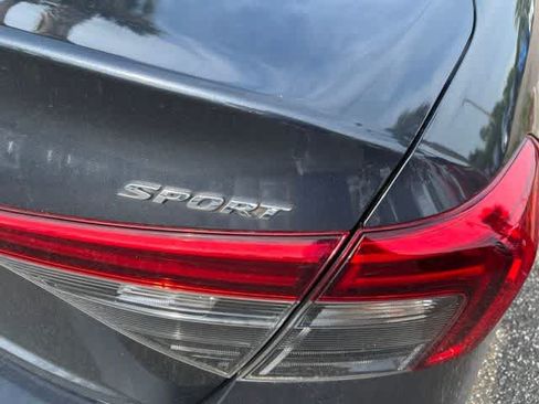 Used 2022 Honda Civic Sport image 11