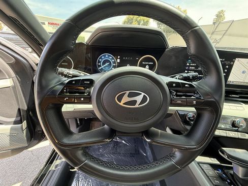 Used 2024 Hyundai Elantra Limited FWD image 19