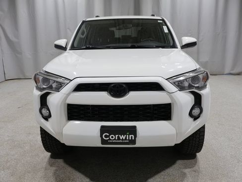 Used 2019 Toyota 4Runner SR5 AWD/4WD image 9