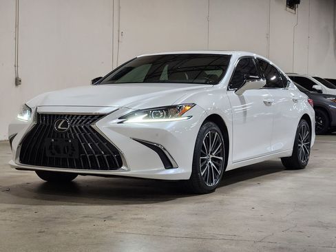 Used 2024 Lexus ES 350 w/ Premium Package image 4