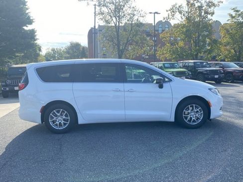 New 2026 Chrysler Voyager LX image 9