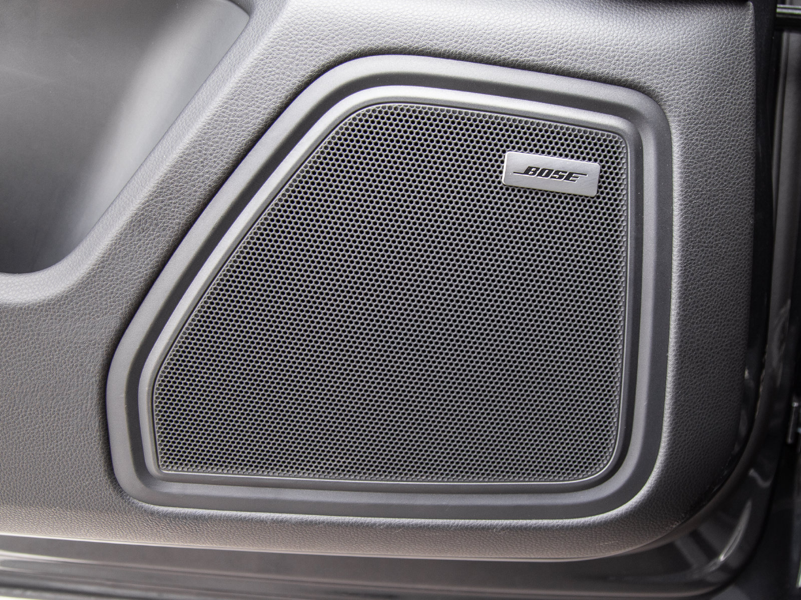 Certified 2023 Porsche Macan AWD/4WD image 8