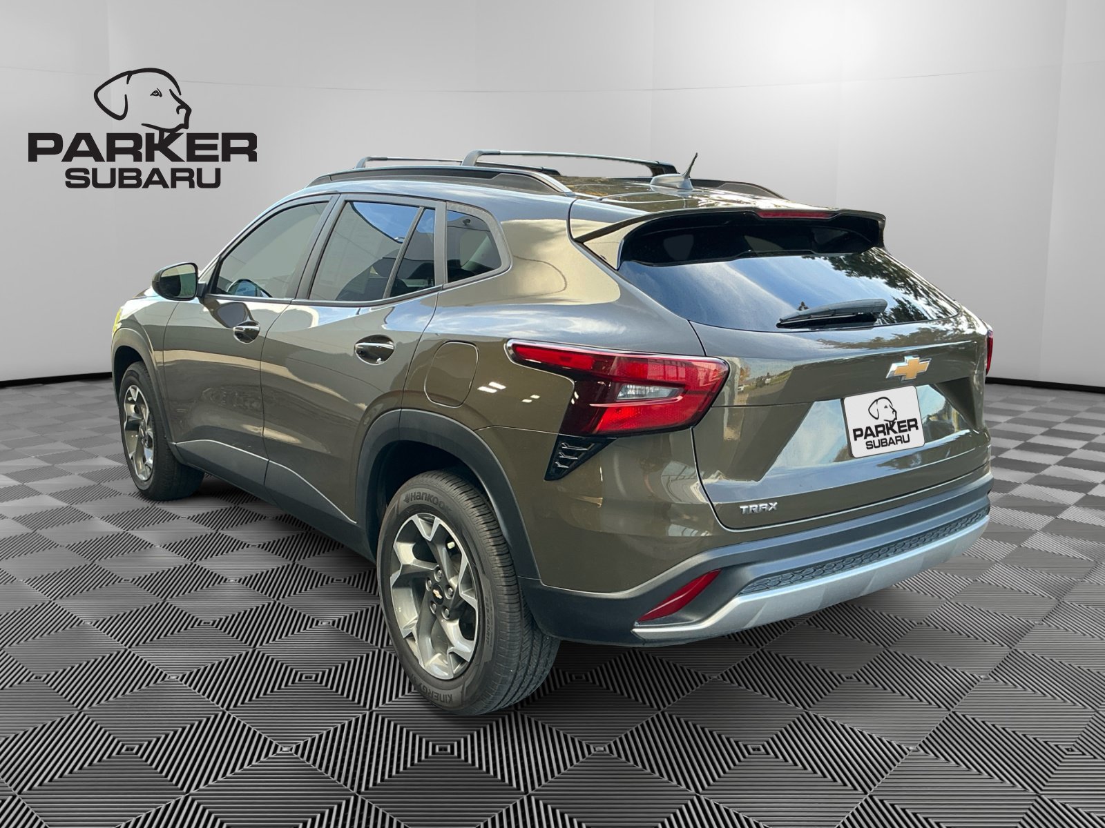 Used 2024 Chevrolet Trax LT w/ Sunroof Package FWD image 3