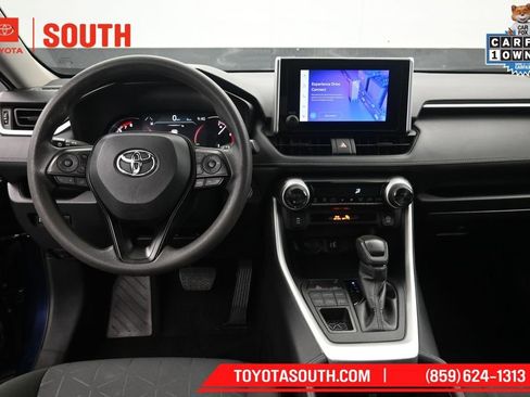 Used 2025 Toyota RAV4 XLE AWD/4WD image 11