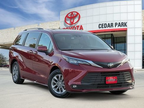 Used 2026 Toyota Sienna XLE FWD image 1