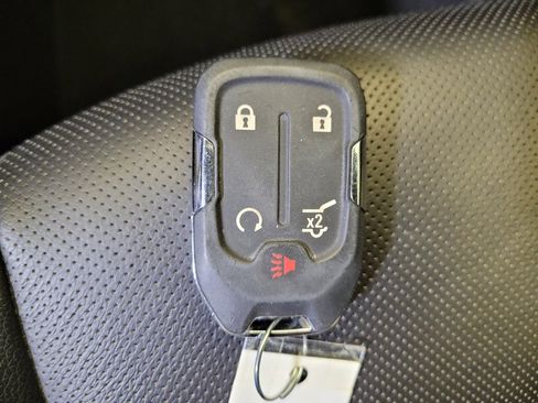 Used 2024 GMC Terrain SLT image 32