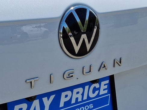 Used 2023 Volkswagen Tiguan SE AWD/4WD image 29