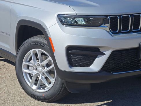 New 2025 Jeep Grand Cherokee Laredo X image 3