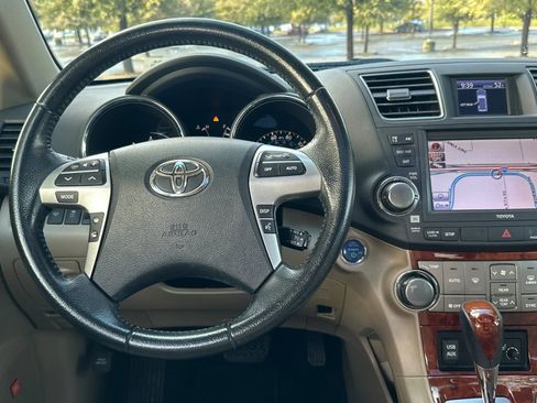 Used 2012 Toyota Highlander Limited image 18