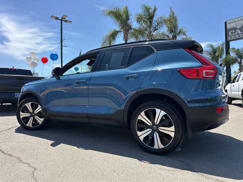 Used 2023 Volvo XC40 Recharge Plus image 3