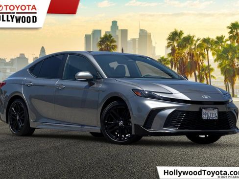 Certified 2025 Toyota Camry SE w/ Convenience Package FWD image 1