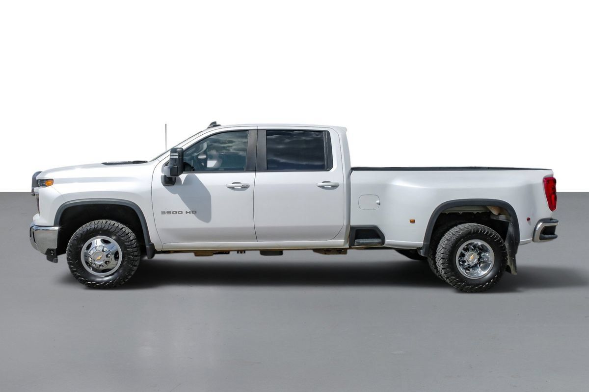 Used 2024 Chevrolet Silverado 3500 LT w/ Convenience Package AWD/4WD image 9