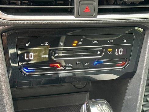 Used 2025 Volkswagen Taos SE image 31