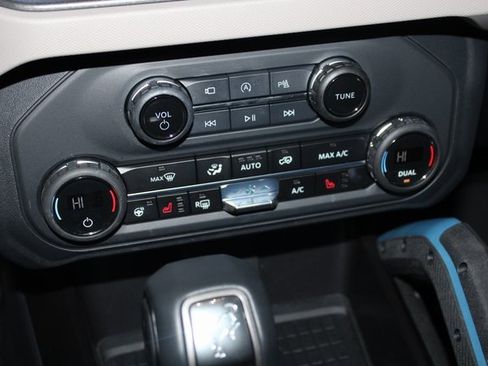 Used 2024 Ford Bronco Wildtrak image 14