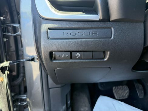 Used 2023 Nissan Rogue S AWD/4WD image 10