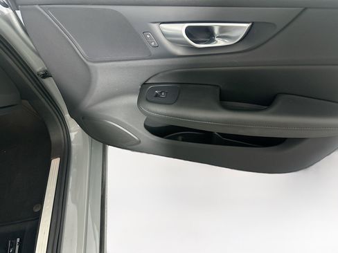 Used 2024 Volvo S60 B5 Core image 30