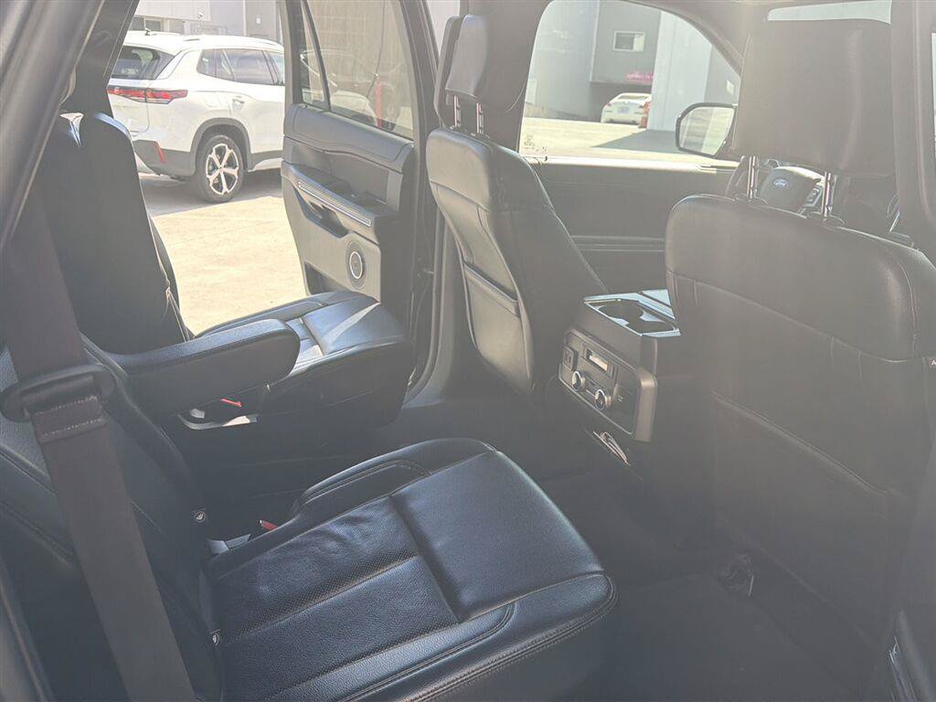 Used 2020 Ford Expedition XLT w/ Equipment Group 202A AWD/4WD image 12