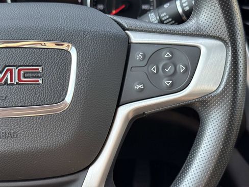 Used 2022 GMC Acadia SLE w/ Driver Convenience Package image 7