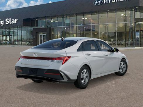 New 2026 Hyundai Elantra SE image 4