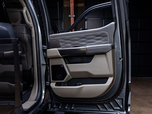 Used 2026 Ford F450 Platinum w/ Platinum Plus Package image 35