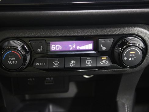 Used 2023 Nissan Kicks SR w/ SR Premium Package FWD image 15