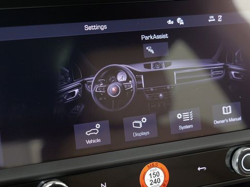 Used 2025 Porsche Macan image 62