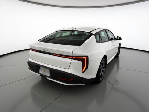 Used 2025 Kia K4 LXS image 9