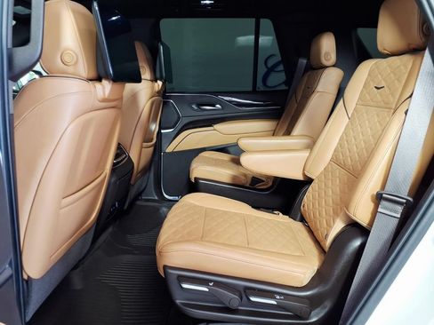 Used 2021 Cadillac Escalade Premium Luxury RWD image 8