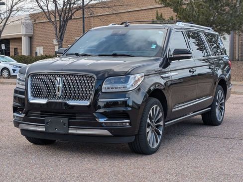 Used 2021 Lincoln Navigator L Reserve w/ Luxury Package image 3