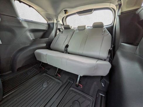New 2026 Toyota Sienna XLE image 16