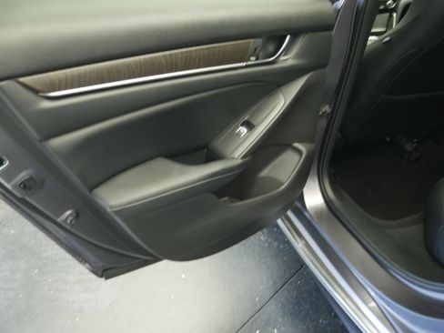 Used 2018 Honda Accord EX-L image 19
