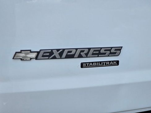 Used 2013 Chevrolet Express 2500 LT w/ LT Preferred Equipment Group RWD image 12