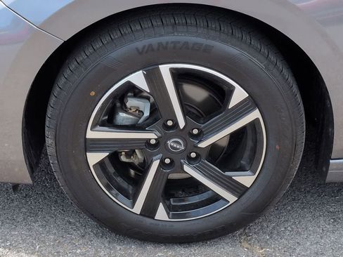 Used 2024 Nissan Sentra SV FWD image 14