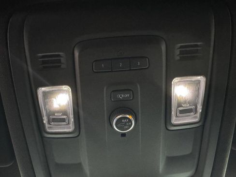 Used 2023 Chevrolet Suburban LT image 28