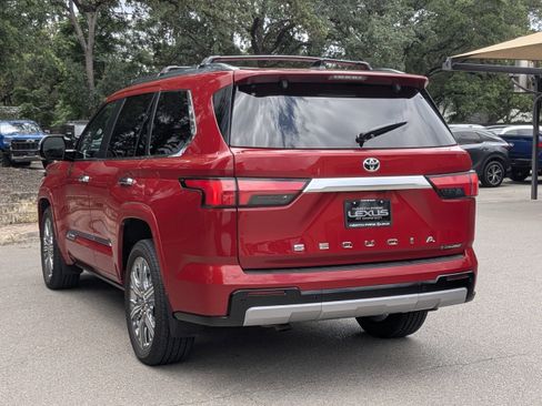 Used 2025 Toyota Sequoia Capstone AWD/4WD image 3