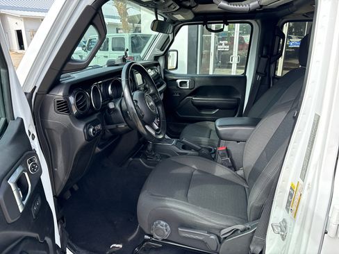 Used 2020 Jeep Wrangler Unlimited Sport image 17