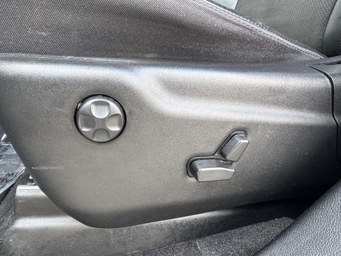 Used 2022 Jeep Grand Cherokee Laredo X image 20