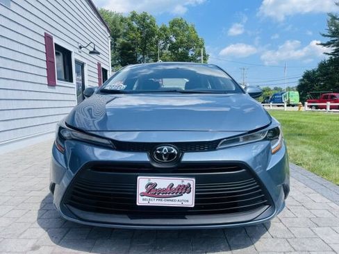 Used 2025 Toyota Corolla LE FWD image 3