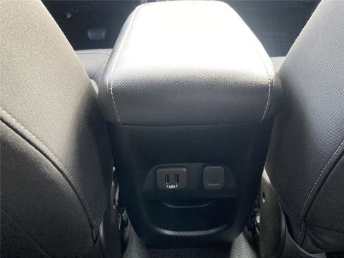 Used 2021 Chevrolet Colorado LT w/ LT Convenience Package image 24