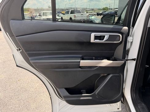 Used 2023 Ford Explorer XLT w/ Equipment Group 202A AWD/4WD image 16